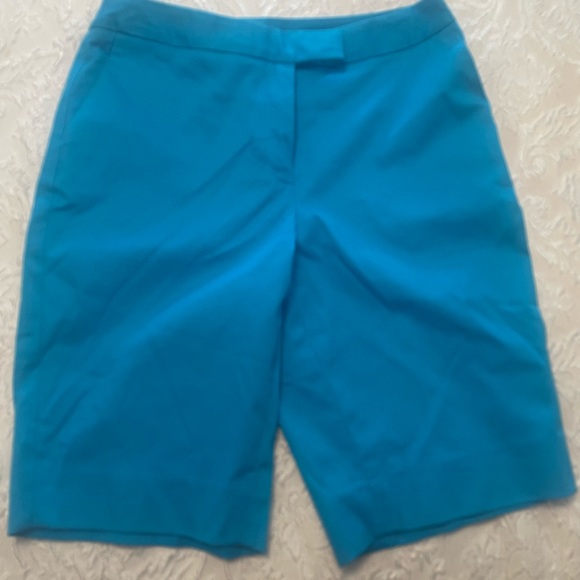 Nwt Jones New York stretch Bermuda teal colour size 2, 4 petite - Picture 3 of 3